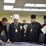 Два томи дослідження про Святого Нектарія, представлені Вселенському Патріарху