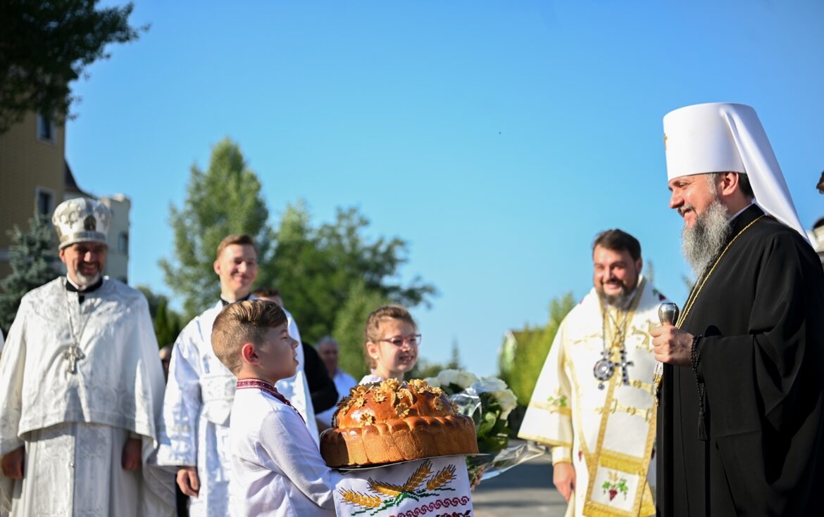 Духовний Світло Від Блаженнішого Предстоятеля: Візит Митрополита Епіфанія до Хмельниччини