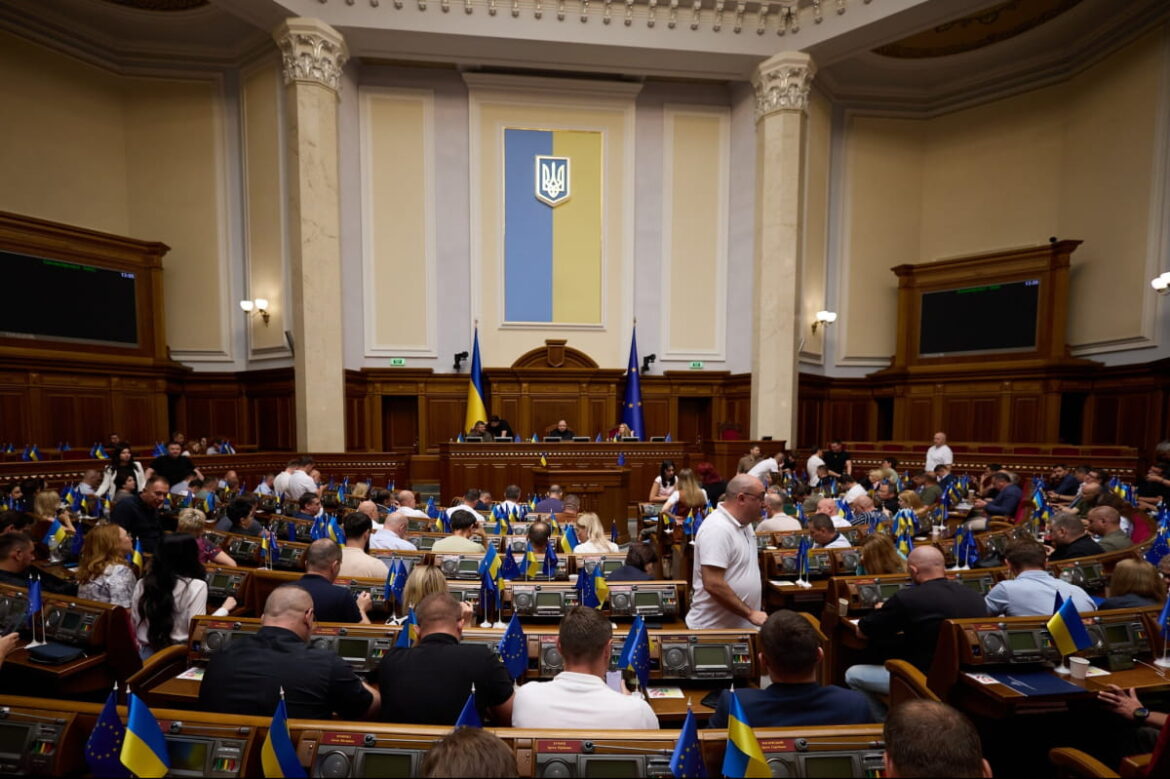 Політичний хід: “Слуга народу” та ОПЗЖ об’єднали зусилля для блокування закону про заборону російської церкви