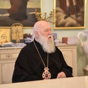 Святійший Патріарх Філарет вітає грузинських депутатів та волонтера на передовій у своїй резиденції в Поті