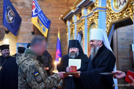 Предстоятель вшанував жертви Батуринської трагедії: Митрополит Епіфаній молиться за пам’ять загиблих