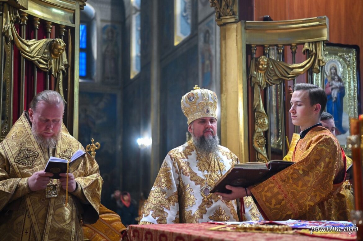 Митрополит Епіфаній молиться за мир у Золотоверхому соборі