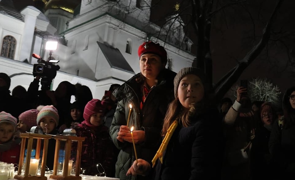 Передача Вифлеємського Вогню українським воїнам: символ добра і єдності