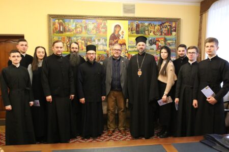 Співпраця на духовних шляхах: ВПБА та ПАК об’єднують зусилля для розвитку душпастирської освіти