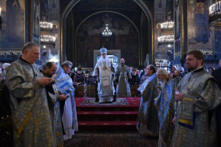 Святкова Літургія з нагоди Введення в храм Пресвятої Богородиці в Київському соборі
