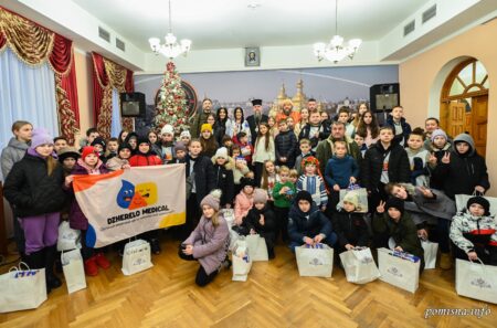 Митрополит Епіфаній на Дні Святого Миколая з діточками