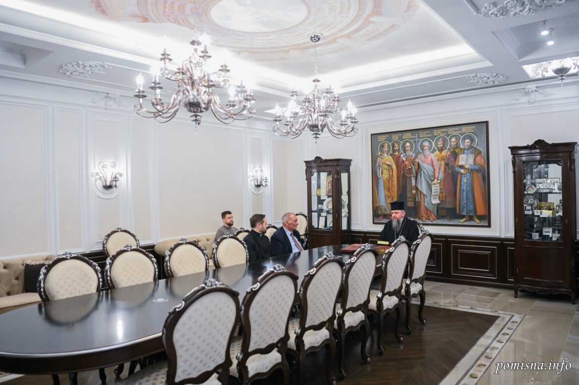 Зустріч Митрополита Епіфанія та Голови Українського Біблійного товариства: Розгляд Питань Популяризації Біблії в Суспільстві