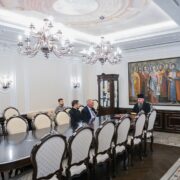 Зустріч Митрополита Епіфанія та Голови Українського Біблійного товариства: Розгляд Питань Популяризації Біблії в Суспільстві