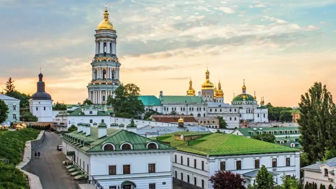 Святковий Обряд в Успенському Соборі: Митрополит Епіфаній і Пам’ять апостола Стефана