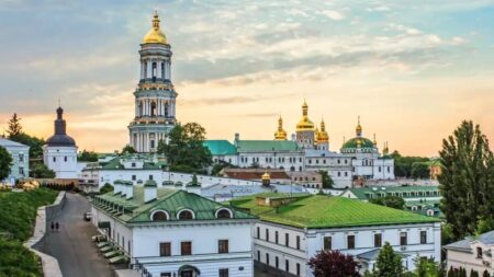 Святковий Обряд в Успенському Соборі: Митрополит Епіфаній і Пам’ять апостола Стефана