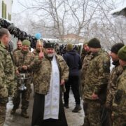 Свята вода для захисників: Архієпископ Митрофан освятив воду на Богоявлення