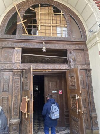 ФОТО/ВІДЕО ЗВІТ Російський Обстріл Пошкодив Кафедральний Собор у Харкові: Звіт із Місця Події
