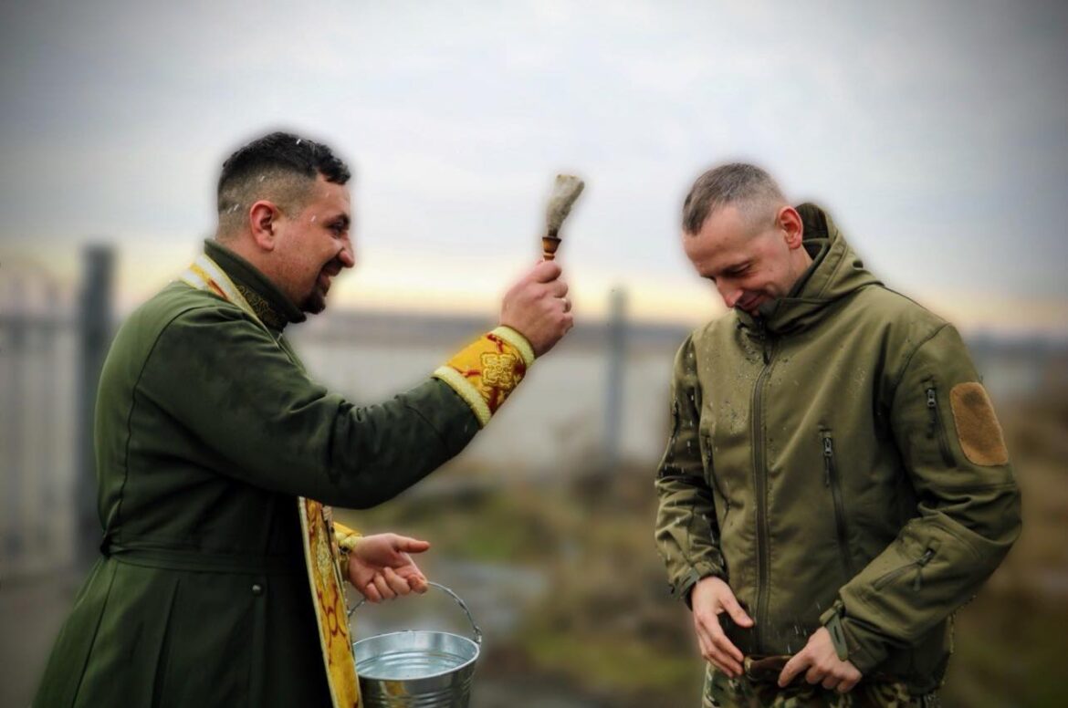 Духовне піднесення на фронті: Гвардійці отримали благословення від капелана