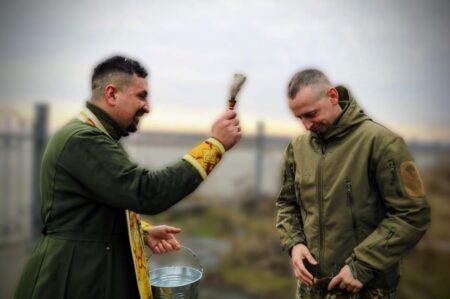 Духовне піднесення на фронті: Гвардійці отримали благословення від капелана