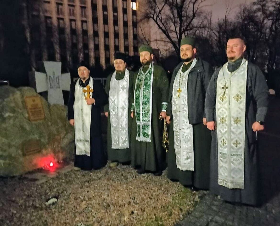 Вічна Пам’ять: Щомісячні Молитовні Заходи на Алеї Героїв у Дніпрі