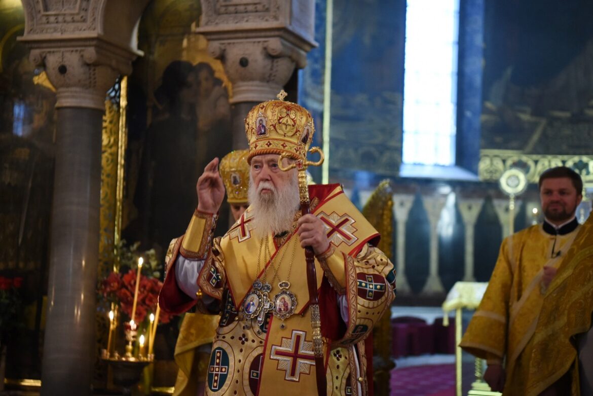 Божественна літургія та молебень за мир: Патріарх Філарет звершив служіння у Володимирському соборі Києва