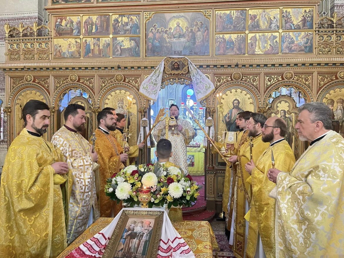 Божественна літургія на честь Собору Вселенських Учителів у Чернівецькому національному університеті
