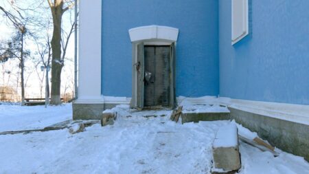 Конфлікт навколо Казанського храму в Ладижині: Релігійна Напруга