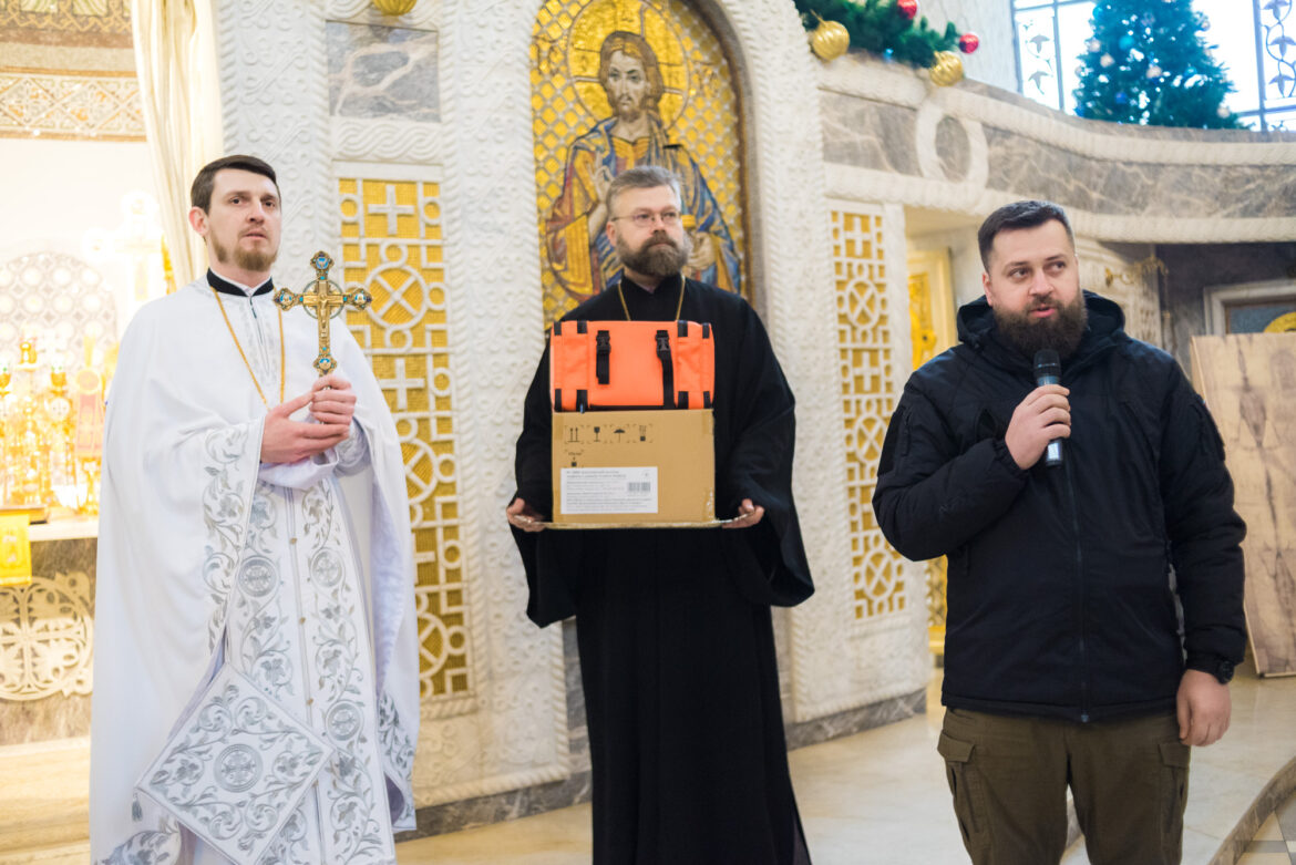 Спасо-Преображенський собор Києва передав кошти на потреби ЗСУ: благодійна акція “Три мішечки для Захисників” завершилася успішно