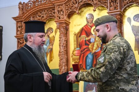 Предстоятель вручив нагороди воїнам протиповітряної оборони: Зустріч Блаженнішого Митрополита і генерал-майора Кісільова