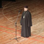 Унікальне Вручення Дипломів у Волинському Університеті: Благословіння протоієрея Миколи Цапа канцлера Волинської єпархії УПЦ (ПЦУ)