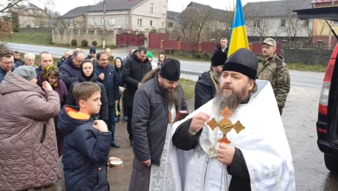 Національна Ганебна Трагедія на Тернопільщині: Симпатики Руського Міра Спробували Скасувати Урочисте Прощання з Полеглим Воїном під Гімн України