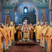Предстоятель відзначив українських волонтерів за сприяння обороноздатності країни