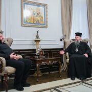 Митрополит Епіфаній розглядає духовний одяг за закликом апостола Павла до Колосян