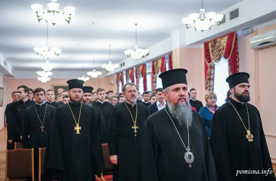 Візит Митрополита Епіфанія до Київської Православної Богословської Академії: Зустріч із студентами та надання допомоги