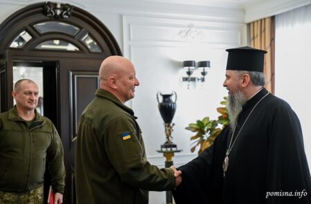 Для обговорення протидії російським окупантам Митрополит Епіфаній зустрівся з командувачем ЗСУ