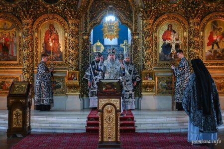 Предстоятель УПЦ звершив Літургію Ранішеосвячених Дарів у Свято-Михайлівському соборі