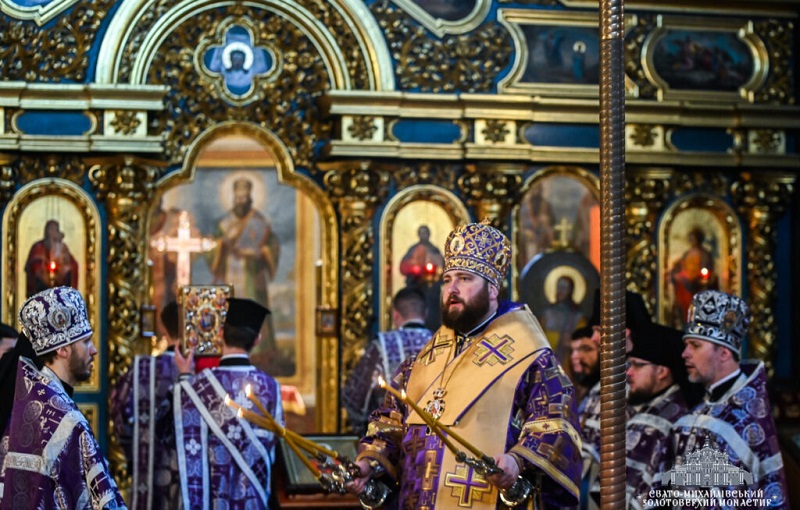 Свято в Київському Михайлівському Золотоверхому монастирі: пам’ять великомученика Феодора Тирона