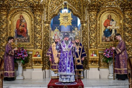 У Свято-Михайлівському Золотоверхому соборі Митрополит Епіфаній очолив богослужіння