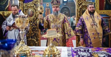 Блаженнійший Митрополит Епіфаній звершив Божественну літургію в Свято-Михайлівському соборі