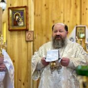 Митрополит Епіфаній звершує Літургію Ранішеосвячених Дарів на початку Страсного тижня