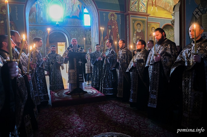 Мале повечір’я та Пасія: Блаженнійший Митрополит Епіфаній очолив вечірнє богослужіння в Київському кафедральному соборі