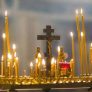Онлайн-служіння в Православній Церкві: збереження живого духовного зв'язку і молитва з Предстоятелем