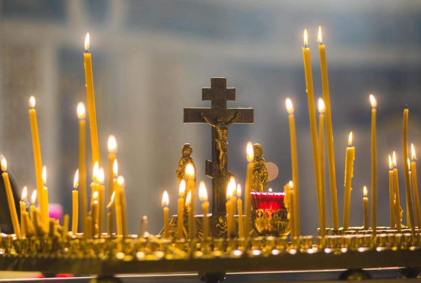 Онлайн-служіння в Православній Церкві: збереження живого духовного зв’язку і молитва з Предстоятелем