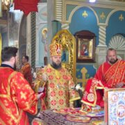 Архієпископ Агапіт відвідав Свято-Покровський собор у Києві та нагородив жінок-військовослужбовців