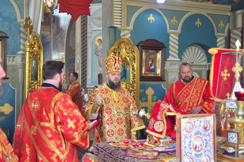 Архієпископ Агапіт відвідав Свято-Покровський собор у Києві та нагородив жінок-військовослужбовців