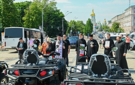 Митрополит Епіфаній освятив квадроцикли для евакуації поранених з поля бою