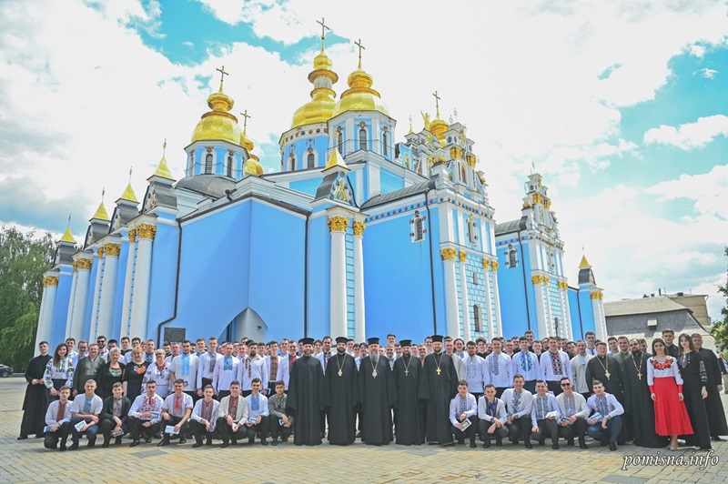 Блаженнійший Митрополит Епіфаній підтримав студентів Київської богословської академії у День вишиванки
