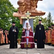 Митрополит Епіфаній освятив хрест на Алеї Слави у Берегометі