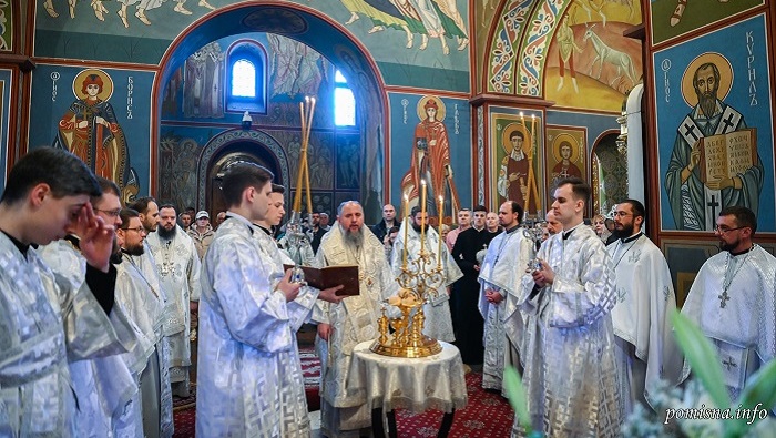 Митрополит Епіфаній звершив Вечірню та літургію у Свято-Михайлівському соборі