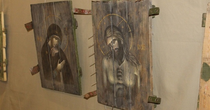 Відображення життя через мистецтво та віру на виставці «Ікони на ящиках з-під набоїв»