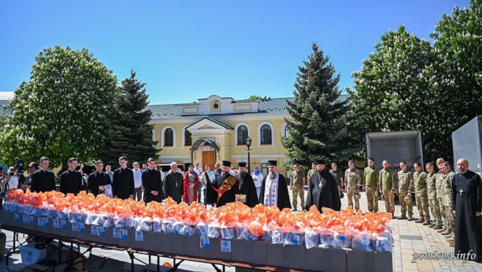 Блаженніший Митрополит Епіфаній освятив великодні паски для українських військових