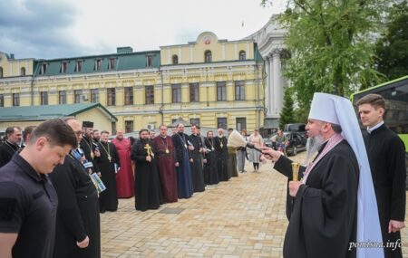 Освячення евакуаційного автобуса для поранених захисників України: акт благочестя та підтримки