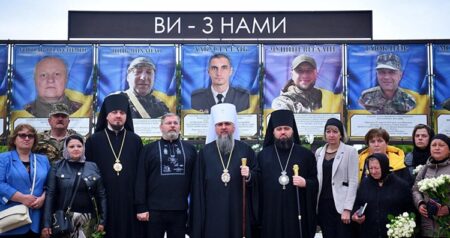 Предстоятель ПЦУ звершив молебень за перемогу України у храмі на Буковині