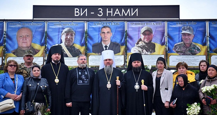 Предстоятель ПЦУ звершив молебень за перемогу України у храмі на Буковині