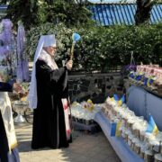Митрополит Сергій освятив Великодні подарунки для українських воїнів-захисників